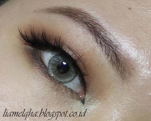Trying new eyeshadow from @crownbrush and end up with this neutral eye look. For more review click link on my bio. Happy reading!

#blog #blogging #blogger #bloggingmom #bloggerperempuan #clozetteid #review #beautyjunkie #beautyenthusiast #makeupjunkie #makeupenthusiast #eyeshadowpalette #crownbrush35n