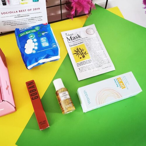 #SOCOBOX lagi dari @sociolla @beautyjournal dalam #bestof2019. 😍😍😍. Kali ini aku dapat:@kotexduniacewe pembalut wanita@ariul_id sheet mask varian bamboo water,@wardahbeauty Sunscreen spf 30@dhcskincare_id Cleansing Oil 30ml, ini bikin penasaran katanya bagus 😍@gobancosmetics Matte Liquid Lipstick shade solo.Thank you #sociolla #beautyjournal 😘.#JourneyAboutMakeup #liamelqhadotcom #ClozetteID @Clozetteid #Beautiesquad @beautiesquad #KBBVmember @kbbvindo #kbbvfeatured #IndonesianFemaleBloggers @femalebloggersid #BloggerPerempuan @bloggerperempuan #batambeautyblogger #jakartabeautyblogger @jakartabeautyblogger #jbbfeatured