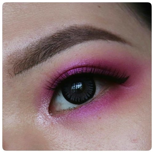 Wearable Pink Purple Eyeshadow. Using @beautyglazed Jupiter Palette. Reviewed it on www.liamelqha.com #JourneyAboutMakeup #liamelqhadotcom .#LIAEOTD #EOTD #beautyglazed #bloggingmom #BloggerPerempuan #Beautiesquad #KEB #KumpulanEmakBlogger #ClozetteID #IndonesiaFemaleBlogger #SociollaBlogger #KBBVmember #batambeautyblogger #batamblogger #indonesiabeautyblogger #beautybloggerindonesia #setterspace #review #makeupaddict @wakeupandmakeup #wakeupandmakeup #monolidmakeup