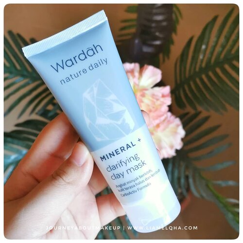 Udah tau dong yah, kalo @wardahbeauty punya Mineral+ Clarifying Clay Mask ini. Nah aku udah pake beberapa kali selama dua bulan ini, gimana hasilnya di kulit kombinasiku? Cek reviewnya di www.liamelqha.com yuk! Link ya di Bio ya. 😉#liamelqhadotcom #JourneyAboutMakeup #liamelqhareview #ClozetteID #Beautiesquad #KBBVmember #IndonesiaFemaleBlogger #BloggerPerempuan #batambeautyblogger #maskerlokal #maskerwardah #wardahbeauty #reviewskincareindonesia