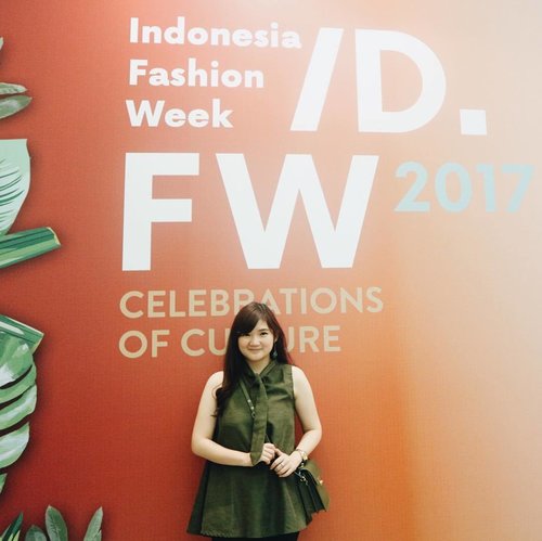 IDFW 2017 Celebration of Culture (too late to post, but it's better than never right?) 🙊
.
.
.
#clozetteid #fashionshow #wardahyouniverse #indofashionpeople #bloggerlife #IDFW #IDFW2017 #wiwt