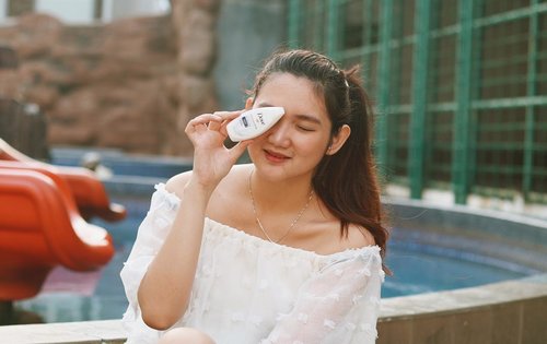 (REPOST)My new favourite body wash from @dove! This Deeply Nourishing body wash really feel so soft on my skin, and the smell is so good! Have you tried?#DoveBodyWashxClozetteID #GiftofGlow #ClozetteID......#skincare #beauty #blogger #fashion #fashionblogger #wiwt #potd #vscocam #eosm10 #lovelife #instagood #lifestyleblogger