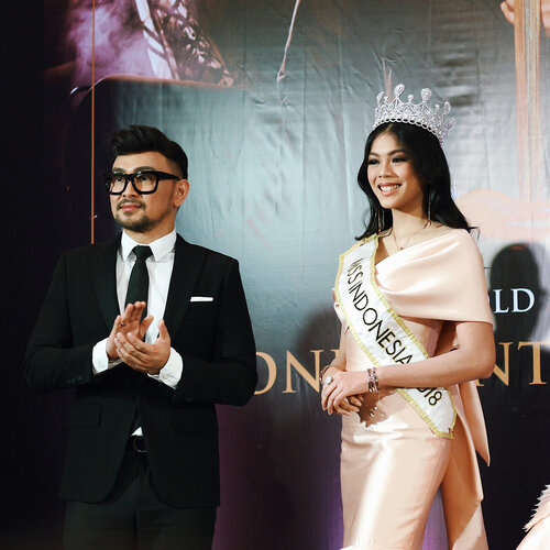 Keseruan Meet and Greet UBS @ubsgold kemarin bersama Fashion Stylist @carendelano dan Miss Indonesia 2018 @alya.nurshabrina! All the models wore UBS X Caren Delano latest collections 😍😍 Thank you @ubsgold and @cchannel_id for having me! #ConfidentInGold #CChannelxUBS #CChannel_id
.
.
.
.
.
.
.
.
#clozetteid #ootd #ootdindo #lookbook #lookbookindonesia #lifestyleblogger #fashion #blogger #fashionblogger #wiwt #potd #vscocam #eosm10 #lovelife #instagood #streetstyle #potd #eosmdiaries #ggrep #ggrepstyle #cgstreetstyle #streetfashion