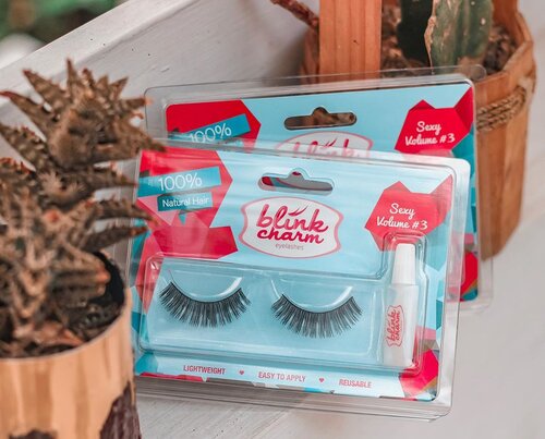 Siapa sih yang gak tau sama Blink Charm? Brand eyelashes yang sudah mendapatkan berbagai recognition dan award sebagai best eyelashes dari berbagai pihak! Semua varian Blink Charm semua super light weight, natura, mudah dipasang dan bisa digunakan berkali-kali (8-12 kali) 🤩Kemarin aku dikirimin @clozetteid beberapa varian @blinkcharm, dan sudah aku coba semua! Full review juga sudah tayang di www.jssicanovia.com 🙆‍♀️#blinkcharm #clozetteid #eyelashes ....#skincare #beauty #blogger #fashion #fashionblogger #wiwt #potd #vscocam #eosm10 #lovelife #instagood #lifestyleblogger #beautyjunkie #beautynesiamember