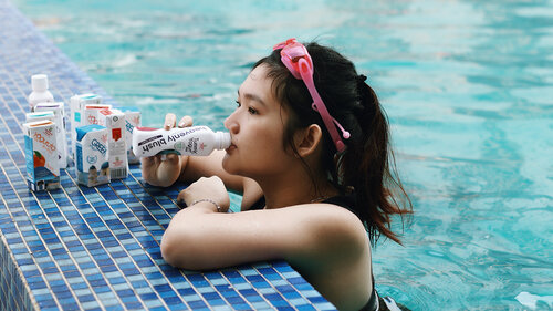 Ku awali pagiku hari ini dengan berenang, tapi sebelum mulai, isi energi dulu bersama @heavenlyblushyogurt! Pengganti sarapan sehatku sebelum beraktivitas. Bikin kenyang lebih lama, enak dan tentu gak bikin gendut. Yumyumyum! Kalau kayak gini aku gak perlu khawatir sama timbangan aku, secara orang-orang di Yunani juga selalu konsumsi greek yogurt untuk menjaga tubuh agar tetap ideal dan sehat. Gimana aku gak cinta sama yogurt dari @heavenlyblushyogurt ini 😍😍#HeavenlyBlushGreekSecret........#yogurtdrink #ootd #ootdindo #lookbook #lookbookindonesia #lifestyleblogger #fashion #blogger #fashionblogger #wiwt #potd #clozetteid