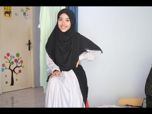 Hijab Syar'i Tutorial: wide shaw | triadilah - YouTube