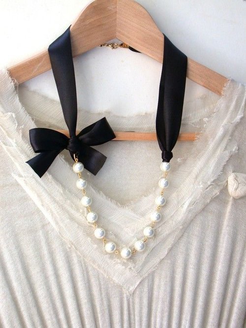 PEARL AND SATIN NECKLACE