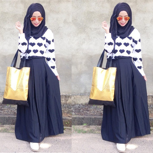 Simple and casual hijab style with sneaker