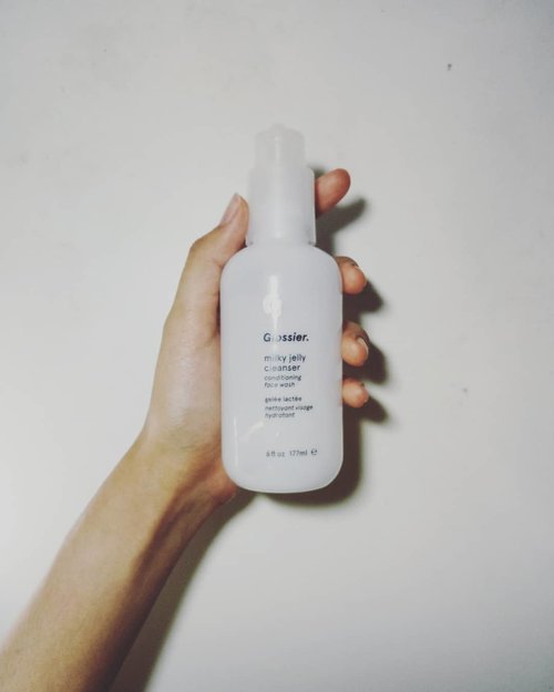 -- @glossier Milky Jelly Cleanser. The first cleanser I've used and doesn't give me any "squeaky" clean, leaves my skin with soft feeling. The first cleanser I used that doesn't make me go, "Ughhhh I hate these bumps" bcs it doesn't irritate, at all. The first cleanser I used that makes me mumble, "SOO, this is how a good cleanser feels...." 😂😂 I love how it smell, I love its texture, I love how this 177 ml lasted for 3+ months!!!!! I love everything about it but I wish it could give me more brightening and hydrating effect. So 4/5 will do to describe ✨

#acneproneskin #skincareroutine #skincarereview #skincareproduct #instaskincare #selfcare #skincareblogger #skincarecommunity #abcommunity #skincaregeek #acnesurvivor #dehydratedskin #beautyblogger #bloggerperempuan #clozetteid #intothegloss