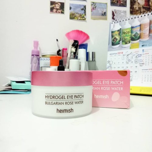 Sorry for not-so-instagrammable background there but I already finish my first jar of @heimish_korea - Hydrogel Eye Patch Bulgarian Rose Water and feeling the urge of giving a mini ✨review✨ like a bEaUtY bLoGgeR 
This is one of many items that I bought due to my admiration of its beautifully pink packaging *important* and also my curiousity of using a hydrogel eye patch every night *again, super important* after a very tiring day (as if I spent the day protecting this country from the attack of Thanos or Godzilla) and end up LOVING it. So here's my verdict:

Plus:
Brightens my under eye area 
Easily de-puff my very-easy-to-cry-baby, puffy, eyes
Obviously delivers just right the level of hydration and moisture I need (no milia happens)
Contains no harmful ingredients (i.e. dimethicone)
SMELLS SO GOOOOOOOOOD
Cooling, refreshing sensation
Good price point compared to other famous hydrogel eye patches in the market
Cause me no breakouts
Includes a spatula
Light essence (which could be a minus for someone who needs stronger one to fades wrinkles)

Minus:
Slip down really easy
Easily torn

Overall: 4/5
---
I can't say much about how it effects wrinkles since I don't have any around my eyes, but if you are looking for an eye product that could brighten your under eye after staying all night binge watching Korean drama Secretary Kim Mi So, this product is obviously worth to try. I want to try another hydrogel eye patch in the market but I can see myself repurchasing this item in near future.

#acneproneskin #skincarereview #makeupreview #skincareproduct #instaskincare #skincareina #skincareblogger #skincarecommunity #instabeautyblogger #abcommunity #heimish #bulgarianroseeyepatch #skincaregeek #acnesurvivor #beautyblogger #bloggerperempuan #clozetteid #intothegloss