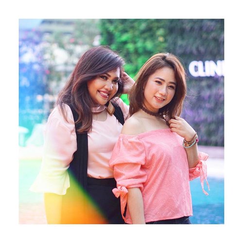 Embracing laid back summer vibes at launching Clinique Moisture Surge Hydrating Supercharged Concentrate yesterday with my gurl @marcelinecarlos ! @cliniqueindonesia 
First impression, super love! Penasaran? Tunggu reviewnya yah gorjas~! #cliniqueindonesia #makeupwithselly #clinique #superchargedhydration #superchargedmoments #clozetteid #skincareroutine
