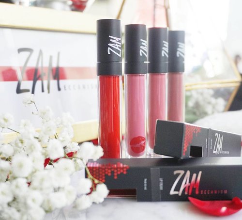 Haaayyy! Tebar2 ratjun dulu yaa😆
.
Jadi sabtu kemaren ada liquid lipstick lokal terbaru yang baru saja launching. 
Its @zamcosmetics ! Yasss!
.
Ada 4 warna lip creams yang wearable dan cocok untuk daily makeup (well the red one is my kind of daily loll). Full review and swatches will be posted tonight ya gengs, so stay tune!
.
Have a great grinding day loves😘😍
.
.
.
#makeupwithselly #zamsquad #zamcosmetics #beautyinfluencer 
#makeupjunkies #clozetteid
