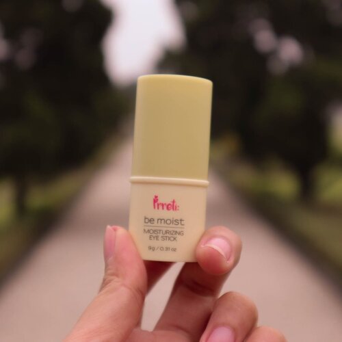 🐾Prreti Be Moist Moisturizing Eye Stick🐾⠀⠀⠀⠀⠀⠀⠀⠀⠀⠀⠀⠀⠀⠀⠀⠀⠀⠀+ Praktis. Kemasan kecil, bentuknya stik, sangat travel friendly.⠀⠀⠀⠀⠀⠀⠀⠀⠀+ Karena produknya stik dan cukup keras, bisa sekalian dipakai buat massage eye contour.⠀⠀⠀⠀⠀⠀⠀⠀⠀⠀⠀⠀⠀⠀⠀⠀⠀⠀- Kurang ngelembapin.⠀⠀⠀⠀⠀⠀⠀⠀⠀⠀⠀⠀⠀⠀⠀⠀⠀⠀Beli di @altheakorea⠀⠀⠀⠀⠀⠀⠀⠀⠀⠀⠀⠀⠀⠀⠀⠀⠀⠀#clozetteid #eyestick #featuredonalthea #altheaangels #prreti #koreanskincare