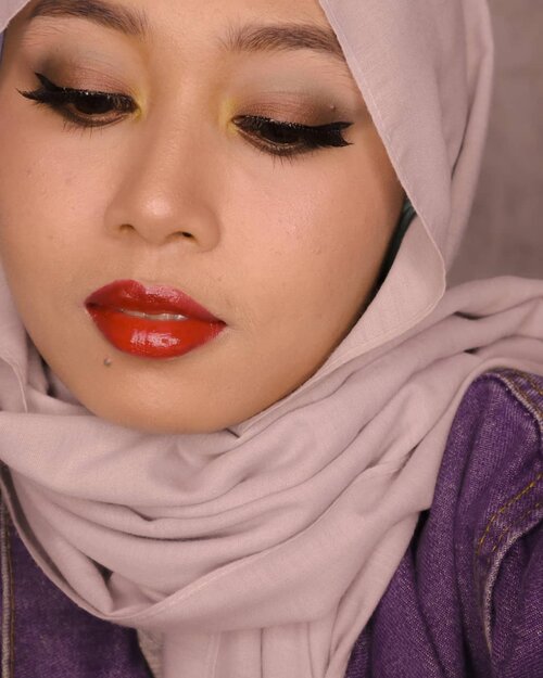 Dilan inspired makeup!Tapi bo'ong. Product used:@laneigeid Wild At Heart Layering Cushion shade 23@fanbocosmetics Acne Powder in Translucent@pixycosmetics Blush On @altheakoreaWatercolor Tint in Plum Cream...(lanjut di rumah, lupa nama lengkap produknya lol).#beautiesquad #clozetteid #altheamakeup #altheaangels #semarangbeautyblogger #motd