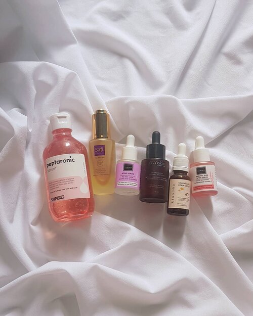 Serum, ampoule, elixir, essence, booster ...Saya udah pernah bilang kan, saya nggak peduli sama nama? Buat saya mereka sama aja kok. Yang membedakan fungsi itu isi, bukan nama. Tapi tentu nama itu penting. Tentu harus ear-catching. Tau nggak, butuh berapa hari brainstorming dan berapa kepala yang mikir untuk memutuskan satu nama produk? ---#ClozetteID #skincareblogger #fdbeauty #beautiesquad @beautiesquad