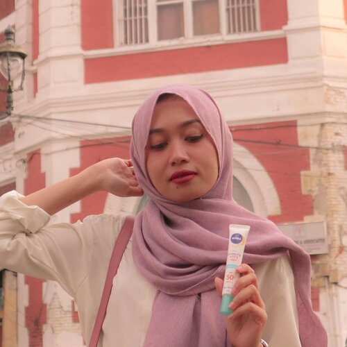 Sunscreen ini udah ada reviewnya di #JurnalSaya! Saya bikin battle vs sunscreen lokal yang banyak banget disuka orang.⠀⠀⠀⠀⠀⠀⠀⠀⠀⠀⠀⠀⠀⠀⠀⠀⠀⠀Link ada di bio.⠀⠀⠀⠀⠀⠀⠀⠀⠀⠀⠀⠀⠀⠀⠀⠀⠀⠀captured by: @depruttt⠀⠀⠀⠀⠀⠀⠀⠀⠀⠀⠀⠀⠀⠀⠀⠀⠀⠀⠀⠀⠀⠀⠀⠀⠀⠀⠀#BeautyThings #sunscreen #niveasunserum #beautywriter #clozetteid #beautiesqud #beautybloggersemarang #beautyreviewer