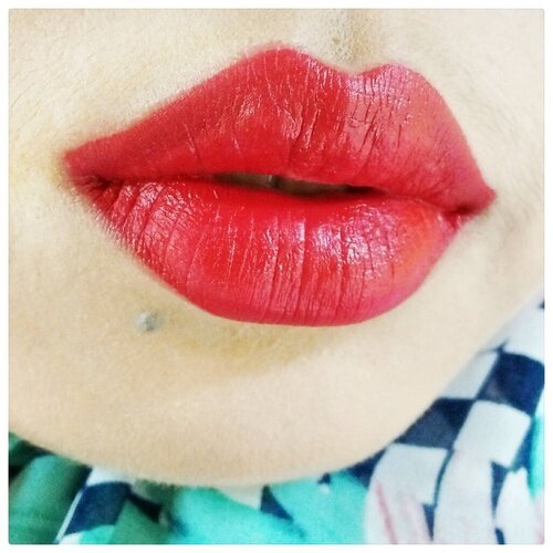 Mowning. Maafin nyepam bibir nggak seksih. ...On ma lips : @eternallybeauty lip matte cream 904...#LOTD #lipstickaddict #clozetteid #lipswatcher #BeautyThings #IndonesianBeautyBlogger #redlipstick #red