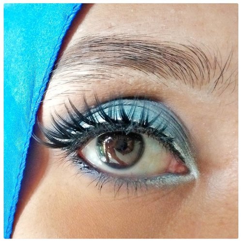 Nothing but #EOTD

Eyeshadow : @zoyacosmetics single eyeshadow in Denim & Aqua (review di http://www.jurnalsaya.com/2017/07/my-current-favorite-zoya-mono-eyeshadow.html )

Eyeliner : @mizzucosmetics Chrome eyeliner gel in silver (reviewnya udah ada dari lama) & @wardahbeauty optimum hi black liner

Eyelash : @beautelash Kitty

Eyebrow : lupa 
#clozetteid 
#clozetter
#lashaddict 
#deepseteyes
#indobeautyblogger 
#BeautyThings
#JurnalSaya 
#Beautiesquad 
#indonesianfemaleblogger 
#KBBV
