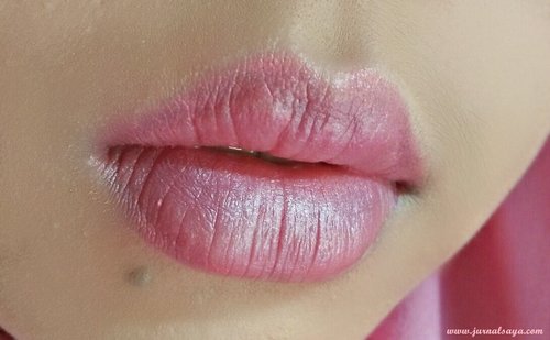 satin lipstick + shimmer eyeshadow = super love :)