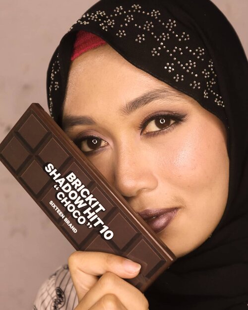 Eyes:- @16.brand palette as seen in frame, via @altheakorea- @pac_mt Single Eyeshadow warna ungu- Eyeliner @purbasarimakeupid atau @chicaychico_official warna item.- @artisanpro lashes, as always, lupa nomer berapa.Lips: @mizzucosmetics Starry Night#clozetteid #MOTD #purplemakeup #metalliclips #altheaangels #beautiesquad