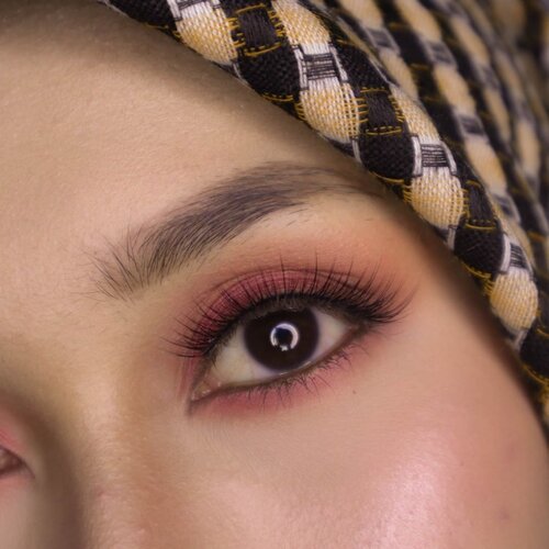 Browny natural eyebrow ✔️⠀⠀⠀⠀⠀⠀⠀⠀⠀Orangey eyeshadow ✔️⠀⠀⠀⠀⠀⠀⠀⠀⠀Plaid hijab ✔️⠀⠀⠀⠀⠀⠀⠀⠀⠀Pumpkin spice eye makeup, I guess.⠀⠀⠀⠀⠀⠀⠀⠀⠀⠀⠀⠀⠀⠀⠀⠀⠀⠀#clozetteid #eotd #beautiesquad #eyemakeup #autumnmakeup