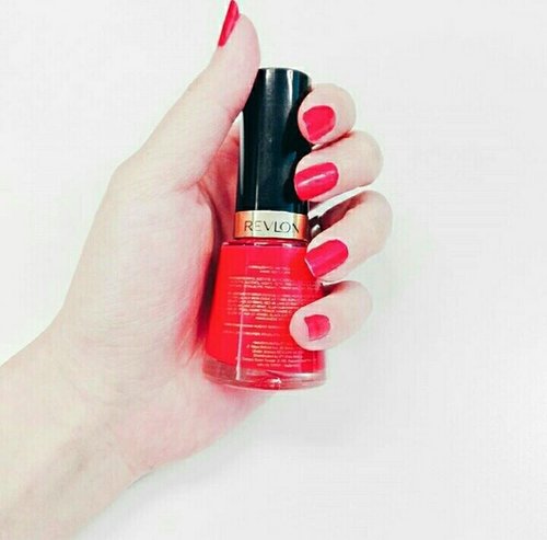 today i'm using Revlon Nail Enamel - Revlon Red 680 from @revlonid
.
.
Revlon Red is not just an iconic nail polish, it’s an iconic color 💋 Revlon Nail Enamel is available in dozens of shades, but the eponymous Revlon Red is the most recognizable of all.. It’s never easy to find the perfect shade of red for lipstick or for nails, but Revlon Red is a TRUE Red 👌👌👌
.
.
#revlon #revlonnailpolish #revlonnails #revlonnail #nails #nailpolish #style #blogger #BitterswagLooks #fashionista #beautyinfluencer #instastyle #lifestyleblogger #fashionblogger #instadaily #BitterswagBarbieLooks