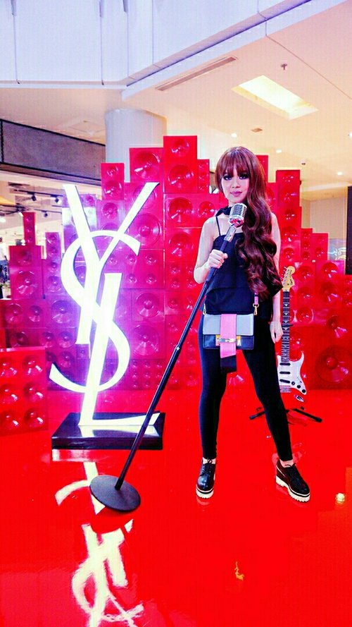 i'm wearing @yslbeauty Vernis a Levres Vinyl Cream Creamy Stain new shades no. 407 ✨
come to Grand Indonesia East Mall Level 1 and join the excitement of @yslbeauty Pop Up Store in front of @centralstoreid
@grandindo , thank you for having me @yslbeauty 💋