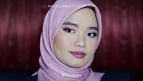 Halooo #valentinesdaymakeuplook versi gue videonya sudah up ya di yucubb. Atau bisa cek blog gue link di bio ;). Details:.[FACE]@theordinaryco High-Adherence Silicone Primer@theordinaryco Coverage Foundation - 2.1 Y@thebodyshopindo Matte Clay Skin Clarifying Foundation - Japanese Maple@colourpopcosmetics No Filter Concealer - medium & medium tan@byscosmetics_id Banana Powder@thebodyshopindo Honey Bronze Bronzing Powder - 04@makeoverid Blush On Single - Premiscious Peach@nyxcosmetics_indonesia Born To Glow Liquid Illuminator - beam..[EYES]@nyxcosmetics_indonesia Eyebrow Powder - dark brown@nyxcosmetics_indonesia Tinted Brow Mascara - black@colourpopcosmetics Fem Rosa She Palette@artisanpro Eyelash - VO1792.[LIPS]@makeoverid Intense Matte Lip Crram - 04 Vanity@esqacosmetics Matte Lip Liquid - Berry Kiss@indovidgram @indobeautygram#clozetteid #ivgbeauty #indobeautygram #indovidgram #setterspace #makeupbyutiazka #motd #makeuplook