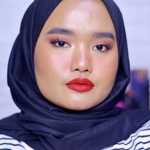 Back with red lip💋 and as always my all time favorite red lipstick is from @fentybeauty, Stunna Lip Paint in the shade Uncensored ❤ #makeupbyutiazka #clozetteid