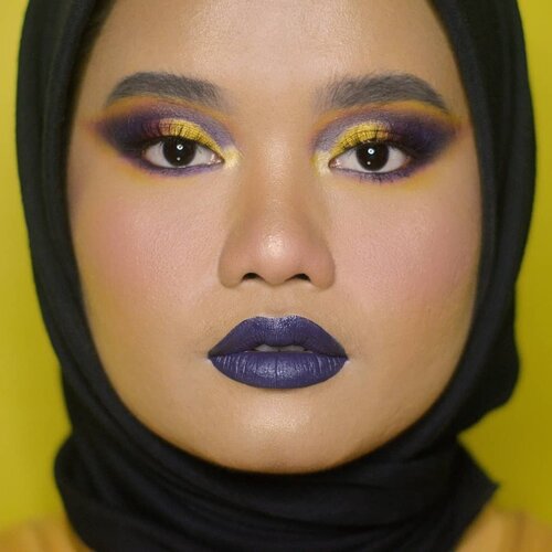 Ok mulai seneng eksperimen di warna bibir juga 😆❤.
.
Details:
@morphebrushes 35B
@colourpopcosmetics Uh-Huh Honey
@nyxcosmetics_indonesia Liquid Suede - Foul Mouth
@dearmebeauty Perfect Eyebrow Contour - Granite Grey
@makeoverid brow mascara - 01 long black
@lavielash - bluebell
@esqacosmetics bronzer - havana
@blpbeauty face base - W30
BLP face concealer - Honey
Make Over silky smooth translucent powder - 07.
.
#makeupbyutiazka #clozetteid #orenjienjisocialclub #colorfulmakeup #crueltyfreemakeup #crueltyfreebeauty  #socobeautynetwork #startwithsbn #indobeautyblogger #indonesianbeautyblogger #indobeautygram #makeupoftheday #eyemakeupideas #makeupcommunity