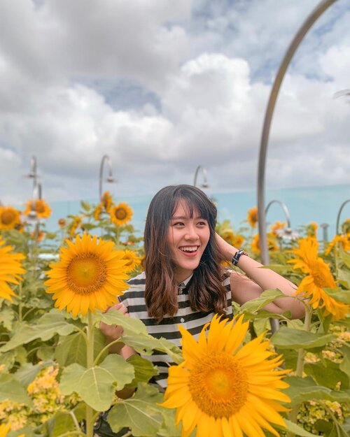 Get lost and don't find a way back🌻......#wonderlustsingapore #jktspot #ootdindonesiaa #ootdbloggers #qotd #quotesoftheday #ootd #ootdindo #portraitmood #wiwt #lookbooknu #ootdstyleid #ootdstyle #looksootd #lookbooker #wiw #selfportrait #ootdsubmit #ootdmagazine #ootdasian #portraitpage #womenportrait #portraitmood #clozetteid #womenportrait