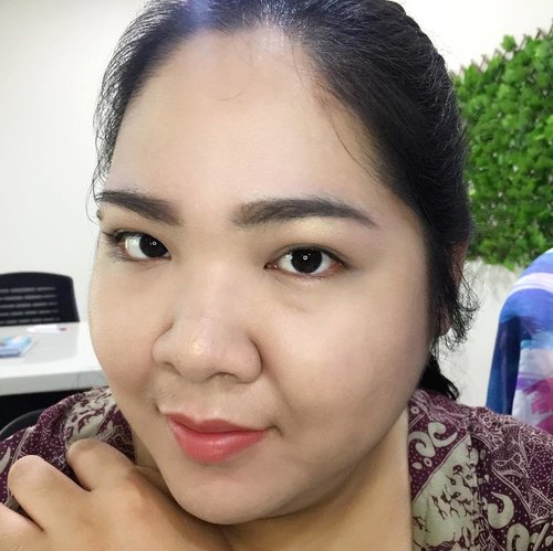 Just a simple clean natural look for today. Coz today is a busy day 😬 have a blessed day everyone! 💖 #blossomshine #graciamua 🌸
.
#makeupaddict #makeup #motd #makeupoftheday #makeupjunkie #makeupmafia #sephora #burtsbees #makeuptalk #beauty #beautyjunkie #beautyblog #beautyblogger #indonesianbeautyblogger #clozetteid #selfie #instadaily #instabeauty #instamakeup