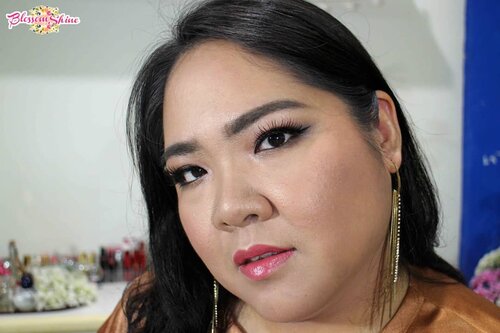 Jadi ceritanya bulan ini aku lagi rajin Collab.  This look is inspired dari Crazy Rich 💖
.
In collaboration with my @beautiesquad ladies 💄
.
#blossomshine #makeup #crazyrichasian #crazyrichmakeup #makeup #makeupcollaboration #makeuppesta #makeupartistindonesia #makeupartistbsd #muajakarta #muabsd  #Beautiesquad #BSOktCollab #BSCollab #BSRichSehari #CrazyRichIndonesian #TajirSehari #ragamkecantikan #tampilcantik #clozetteid