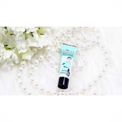 Of all face primer I have tried, so far @benefitindonesia Porefessional is my favorit. Not only it helps to minimize the appaearance of my pores, but it also helps holding my makeup throughout the day. I have a very oily skin. Therefore primer is a must for me. 
Btw, isn't this travel size is cute? 😍
.
#blossomshine #benefitcosmetics #porefessional #faceprimer #benefitporefessional #makeup #makeuptalk #makeupjunkie #makeupartist #flatlay  #indonesianbeautyblogger #beautyblogger #beautiesquad #kbbvmember #clozetteid