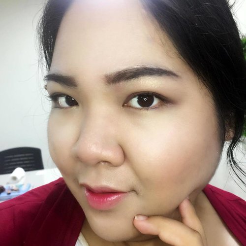 It's #ombrelips day for me today 😘 rocking @laneigeid Two Tone Lip Bar in Red Blossom (no.2) 💄 #graciamua #blossomshine 🌸
.
#motd #clozetteid #makeup #makeuplook #makeuptalk #instamakeup #instabeauty #instadaily #selfie #beauty #beautyjunkie #beautytalk #indonesianbeautyblogger #beautybloggerindonesia #bblogger #indonesia #tangerang #makeupmafia #wakeupandmakeup #laneige #lipstick #lipstickmafia