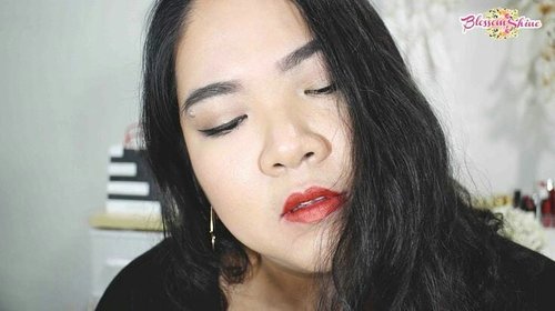 Ada yang bisa tebak,  aku pake Metallic Matte Lipstick @purbasarimakeupid no berapa disini?

Yuk cek review dan Swatches ke 5 warnanya (ALL shades)  di postingan terbaruku! 💖 As always direct link is on bio 👆😊
.
Have a blessed day! 😘
.
https://blossomshine.com/purbasari-metallic-color-matte-lipstick-review/
.
#blossomshine #blogupdate #makeupreview #makeup #makeuphoarders #makeupcollector #makeuptalk #lipstick #lipstickmadness #metallicmatte #metallicmakeup #lipsticktalk #lipstickjunkie #motd #purbasarimetalliccolormattelipstick #purbasari #purbasarimatte #beautiesquad #bloggerperempuan #kbbvmember #clozetteid #indobeautysquad #IndonesianBeautyBlogger #beautybloggerindonesia #BeautyChannelID