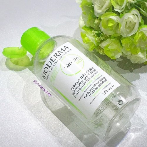 This would be my very first post of #empties; however this is not the first bottle of @bioderma_indonesia I have finished. Surely, it helps with my #oilcontrol problem, #pimples and #acne. I have oily skin that has been troubling me alot. I tried to switch with other brands without luck; nothing been able to help me as much as this #BiodermaSebium 🙌 btw this is not a sponsored post. It just happened I found this empty bottle on my drawer for other purpose. #jovialbeauty #clozetteid #makeup #skincare #skintreatment #toner #beautyhaul #beautyblog #beauty #beautyaddict #beautylover #flatlay #indonesia #indonesian #instabeauty #indobeautygram #indonesianbeautyblogger #beautybloggerindonesia #beautyblogger #beautyproducts #beautywater
