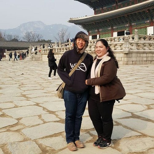 It is very amazing to see the Korean palace in person. What makes me impressed most is not how huge the palace is, but how the people preserved it - the building, the articles and the cultures.
.
#blossomshine #greetings #morning #getready #trip #travelling #instaholiday #instabeauty #simplemakeup #winterinkorea #beauty #beautybloggerindonesia #beautiesquad #korea #southkorea #kbbvmember #clozetteid #selfie #nationalpalacemuseum #koreanpalace #palace