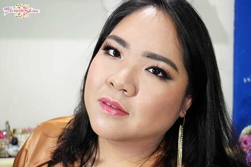 Haiho!  The tute for this Elegantly Glamour look is NOW UP on my #youtube channel - GRACIA CITA 😘 Yuk ditonton!  Also jangan lupa Subs dan nyalain belnya ya 😊🔔
.
As usual,  direct link is on bio 👆
.
#blossomshine #makeupcollaboration #makeup #makeuptutorial #crazyrich #crazyrichasian #ragamkecantikan @ragam_kecantikan #tampilcantik @tampilcantikcom #dandancantik  #glamourmakeup #elegantmakeup #partymakeup #bunnyneedsmakeup @bunnyneedsmakeup #beautiesquad #clozetteid #beautybloggertangerang #beautybloggerindonesia #femaledaily #femaledailynetwork