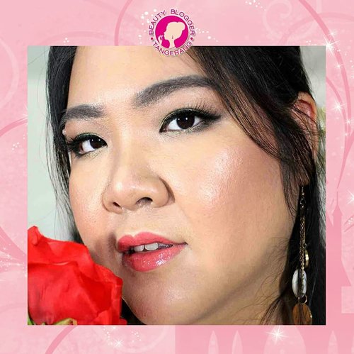 So,  have you guessed, Disney Princess inspired this look?  Yesss...!! It's Belle from the Beauty And The Beast! 💖🌹 .
Swipe left buat liat Disney Princess Makeup by my ladies from @beautyblogger.tangerang ya 🙂
.
.
#blossomshine #bbtmonthlycollab #bbtoctobercollab #makeupcollaboration #disneyprincess #disneyprincessmakeup #bellemakeup #beautyandthebeast #beautyandthebeastmakeup #disney #disneyworld #makeuptalk #makeuplook #lookbook #ragamkecantikan #tampilcantik #clozetteid
