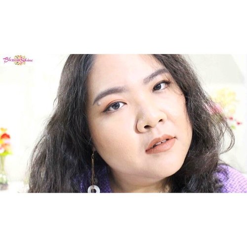 Hayo tebak, aku pakai shade terbaru @blpbeauty yang mana ini? 😘
.
http://blossomshine.com/review-swatches-3-warna-baru-lip-coat-blp-beauty/
.
#blossomshine #makeup #makeupreview #swatches #lipstick #lipcoat #blpbeauty #shadesforall #beadored #blpgirl #clozetteid #beautiesquad #flatlay #atomcarbonblogger #indonesianbeautyblogger #beautybloggerindonesia #mereklokal #makeuplokal #indonesia