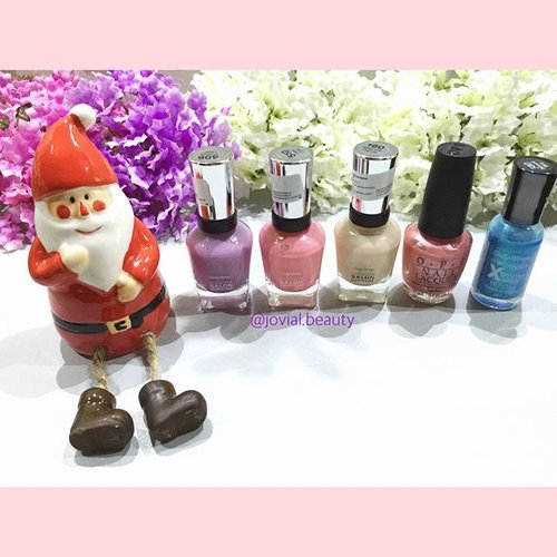 #day4 Year End Favourite - #nailpolish 💅 my top 4 current fave is from #SallyHansen - the Complete Salon #Manicure:
• 406 - Purple Heart
• 510 - I Pink I Can
• 160 - Shell We Dance & the Xtreme Wear #nailcolir in 380 - Blizzard Blue

1 from #Opi - #NailLacquer in NL V08 - Royal Flush Blush 💕
•
•
•
#jovialbeauty16  #bellereneebeauty #clozetteid #instanail #nail #flatlay #beauty