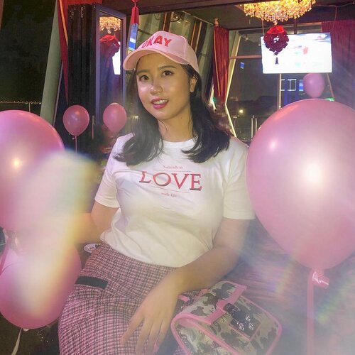 Now you know what’s my favourite colour🧐😉😏🎀💞💘
.
.
#clozetteid #outfit #outfitoftheday #ootd #ootdid #ootdindo
