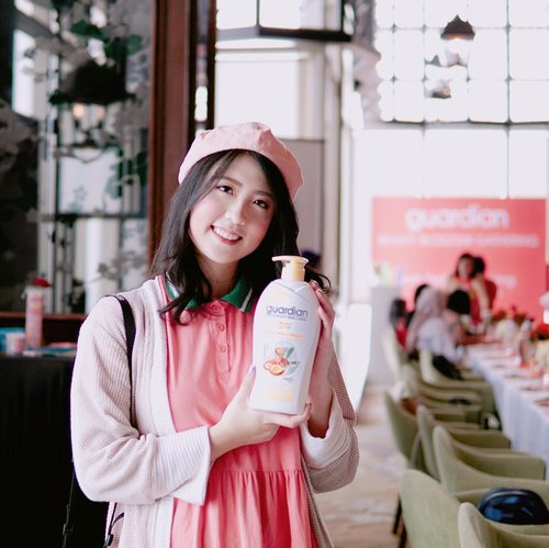 Attending @guardian_id event with fellow blogger. Had a great time knowing each other while we're having our lunch. Congrats again @guardian_id for the new product launching. Can't wait to try the shower gel variant myself😍
.
.
.
.
#clozetteid #keguardianyuk #guardianbathseries #relaxstartsfromme #treatyourself