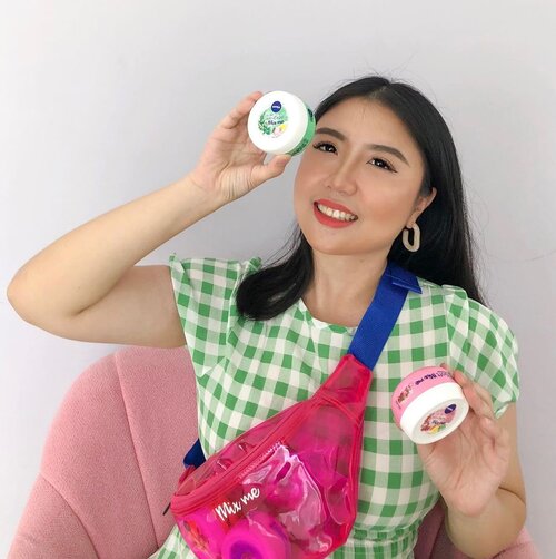 Lagi luv banget sama @nivea_id Mix Me Product yang kamu bisa pake untuk di wajah & juga di tubuh kamu! Teksturnya lembut banget dan konsistensinya ringan, bisa kamu pake tanpa ngerasa lengket! Favorit aku yang Mix Me Charming & Oasis! Cobain sekarang juga mentemen!..#niveaid #nivea #niveamixme  #MixMeTroops #TapTapSwipe #NiveaMixmeXClozetteID #ClozetteID @clozetteid @nivea_id