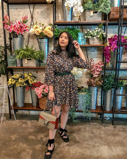 I saw everyone on my feeds take a picture in here at least one person a day🤣. So why don’t I have myself a picture of my #ootd infront this famous background? 🌸💐
.
.
#clozetteid #ootdkorea #ootdindo #ootdindonesia #instaootd #ootd #fashionpeople #fblogger #blogger #패션모델 #블로거 #스트리트스타일 #스트리트패션 #스트릿패션 #스트릿룩 #스트릿스타일 #패션블로거 #cgstreetstyle #ggrepstyle #ggrep #lookbookindonesia #theeditorsmarket #zara #zarawoman