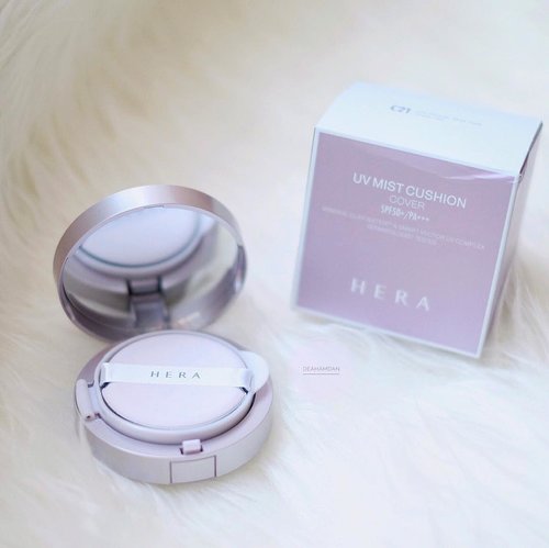 #deahamdanreview @hera_seoulista is up on my blog & it's on Bahasa!! This UV Mist Cushion is awesome...but...😶🤔 Check full review on my blog! Or just click the link below my profile😉😉
.
.
.
.
#clozetteid #hera #herauvmistcushion #bbcushion #beautyblogger #bblogger