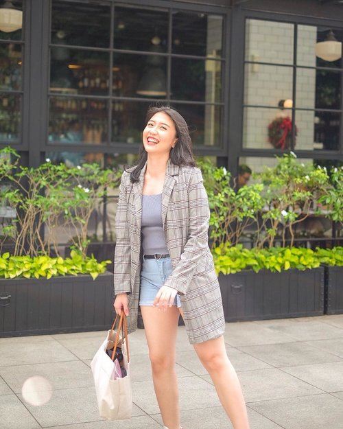 Me, walking out from 2018 and entering 2019 with a grateful heart🎊💓 Thank you 2018, Next! I’m ready to learn much more things🤗✨
.
.
#clozetteid #outfitinspo #ootdfashion #outfitoftheday #ootdkorea
