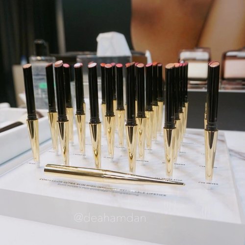 It's ultra slim high intensity refillable lipstick in 30 shades. Guess what's brand is this?🙈.
.
.
.
.
#clozetteid #confessionultraslim #mysecretweapon #hourglasscosmetics #trendmood1 @trendmood1 @hourglasscosmetics #sephorasg #sephorapressday2017