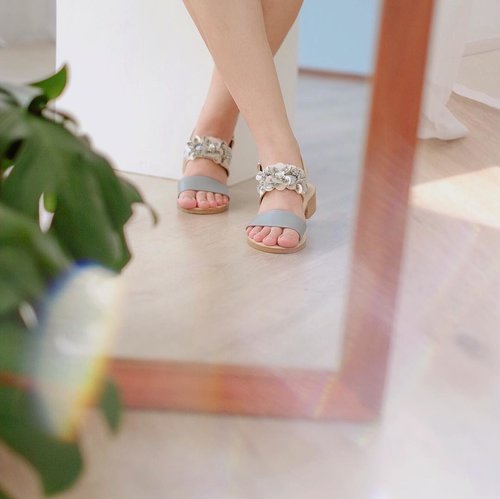Comfiest yet prettiest sandal ever!💘✨🌷 @pvra.official 💗
.
.
#clozetteid